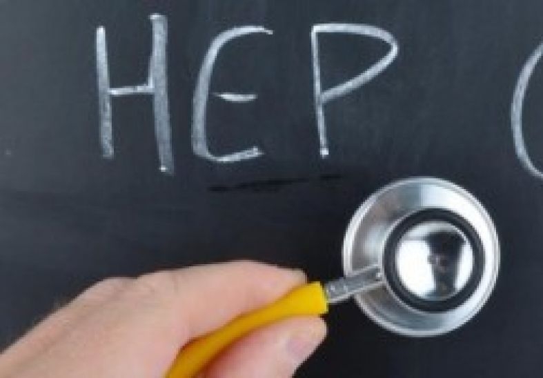 ”Trebuie neapărat să mă tratez?” 12 întrebări despre hepatită de care sunt interesați utilizatorii de droguri