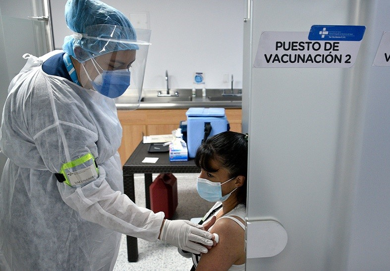 ВОЗ: В мире вакцинированных против коронавируса стало больше инфицированных